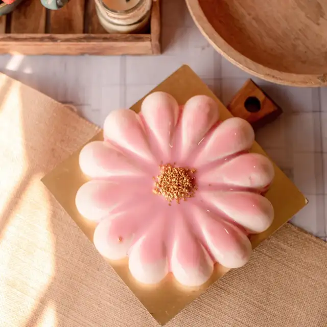 Strawberry Lemonade Cake